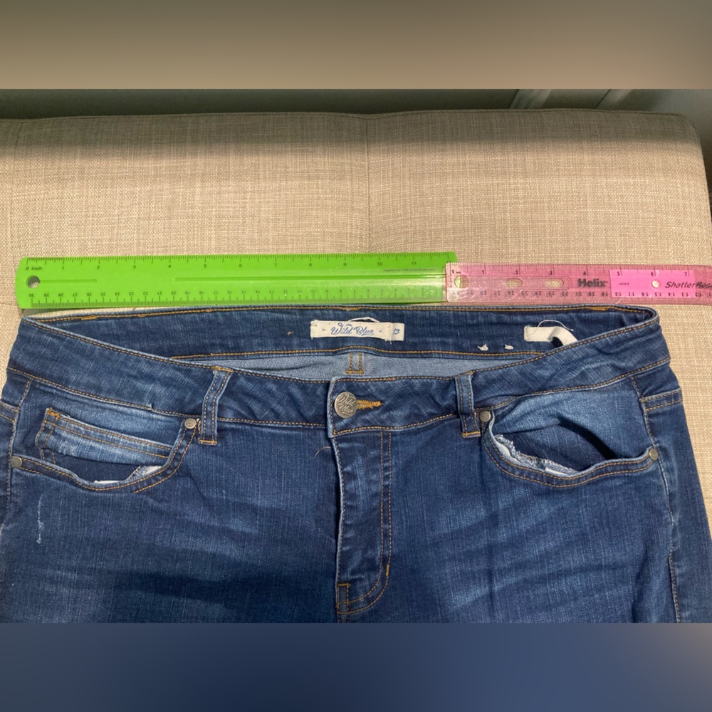 Distressed Jeans - Picture 6 of 6